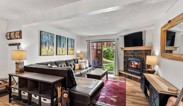 Private Mountain Condo w/Great Amenities and Location!