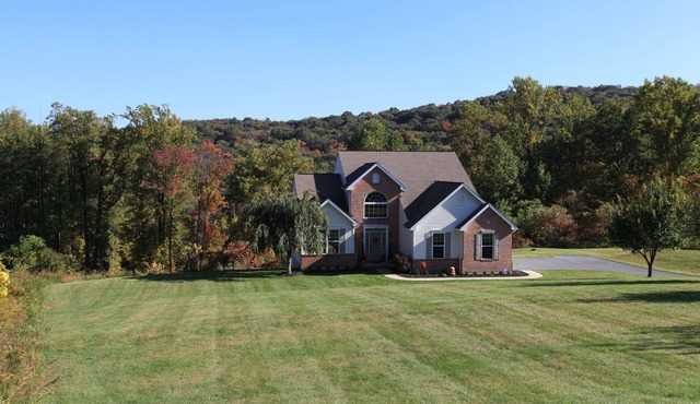 Private Mountain Escape with Gameroom