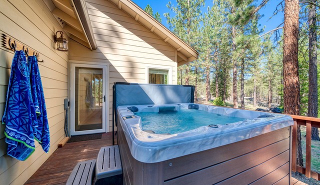 Private Mountain House with Views and a Hot Tub/Golf/MTB Trails