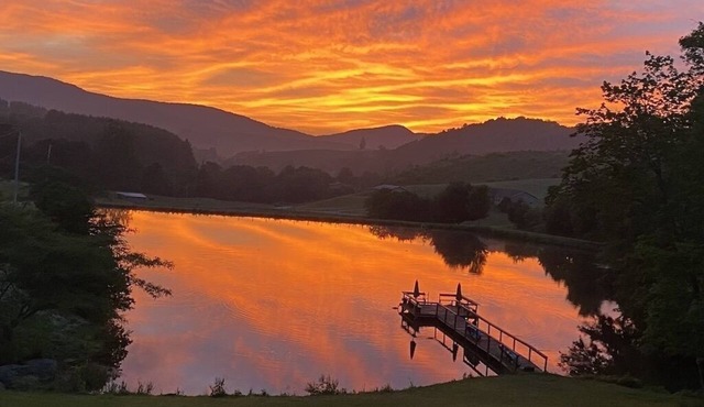 Private Mountain Lake Retreat-wheelchair accessible