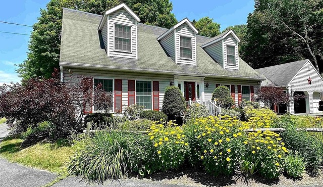 Private mountain setting w/open rooms, hiking, biking, skiing at your doorstep!