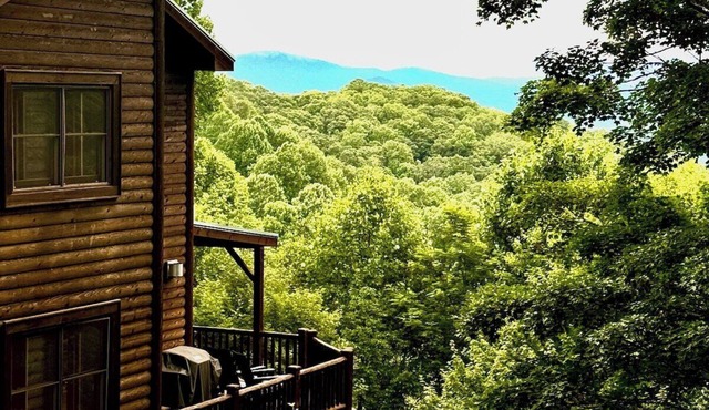 PRIVATE MOUNTAIN TOP Sleeps 12 Game Room 10min to Boone & Banner Elk