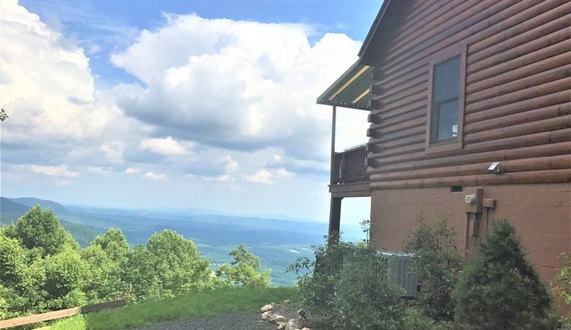 Private Mountain Top Cabin on Blue Ridge Parkway; Amazing View of 7 NC/VA cities