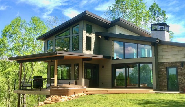 Private Mountain Top Escape with Hot Tub, Theater, Game Room & Fire Pit