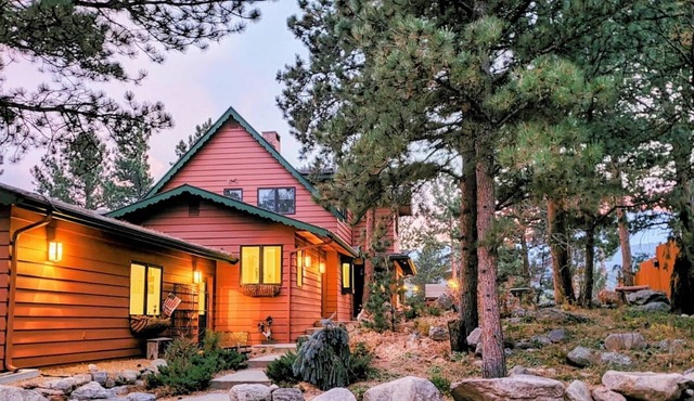 Private Mountain Tranquility for large families near Rocky Mountain National Pk!
