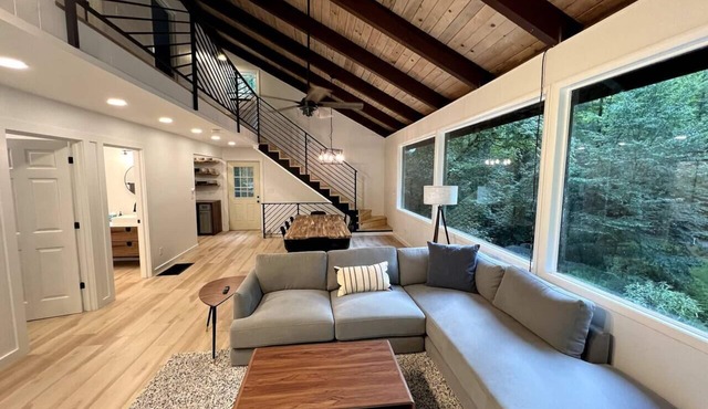 Private Mountain Chalet-Fenced in Yard for Pets!
