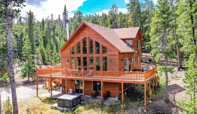 Private, Mountain Views, Large Deck, Hot Tub - Alpenhaus