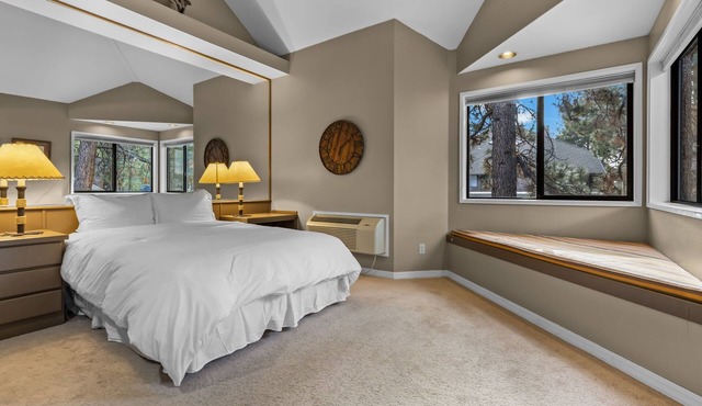 Private Mt. Bachelor Village suite in Bend with access to resort hot tubs/pool