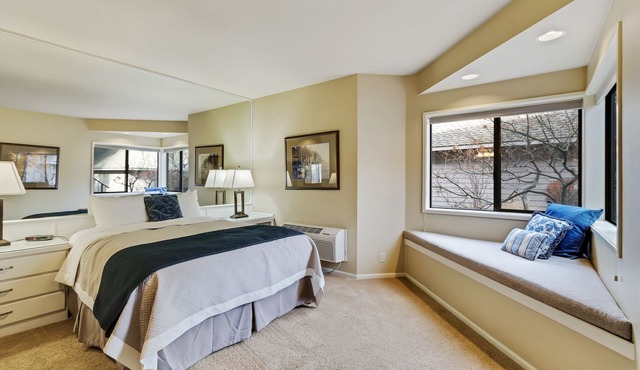 Private Mt. Bachelor Village suite in Bend with access to resort hot tubs/pool