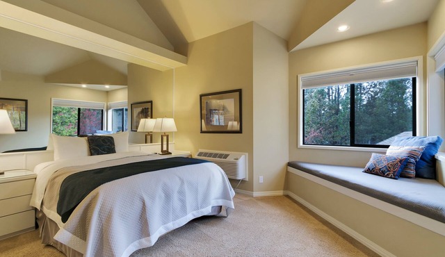 Private Mt. Bachelor Village suite in Bend with access to resort hot tubs/pool