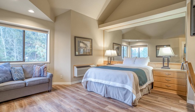 Private Mt. Bachelor Village suite in Bend with access to resort hot tubs/pool