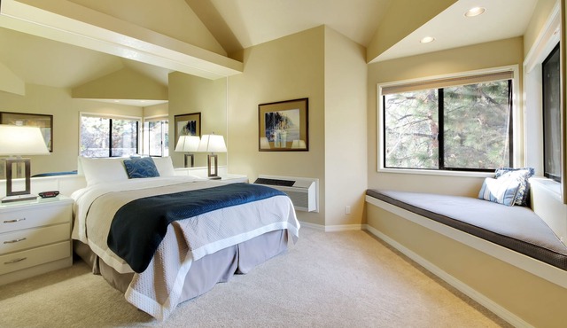 Private Mt. Bachelor Village suite in Bend with access to resort hot tubs/pool