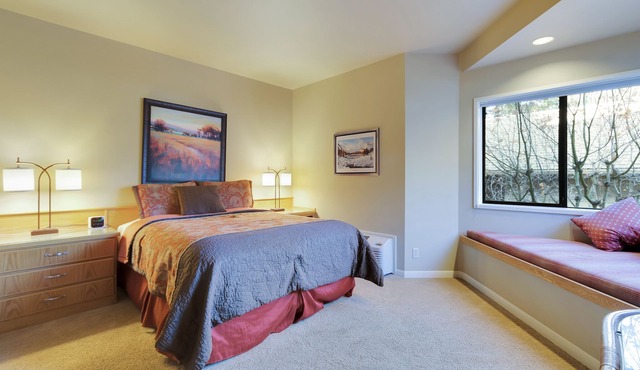 Private Mt. Bachelor Village suite in Bend with access to resort hot tubs/pool