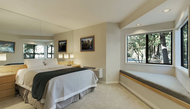 Private Mt. Bachelor Village suite in Bend with access to resort hot tubs/pool