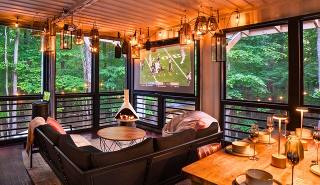 Private Multi Family Retreat on 5 Acres!