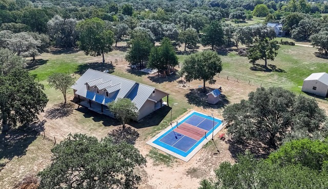 Private Nature Retreat with Fishing & Pickleball