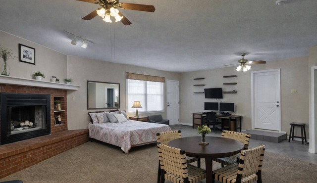 Private Nauvoo Studio - Sleeps 4 - Walkable + WFH