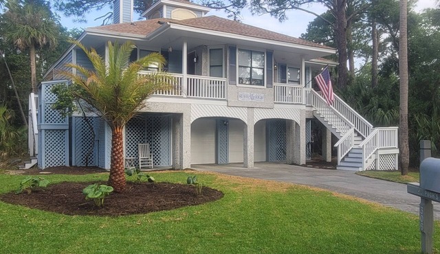 Private neighborhood pool, 4 person golf cart avail. Amenity cards available,