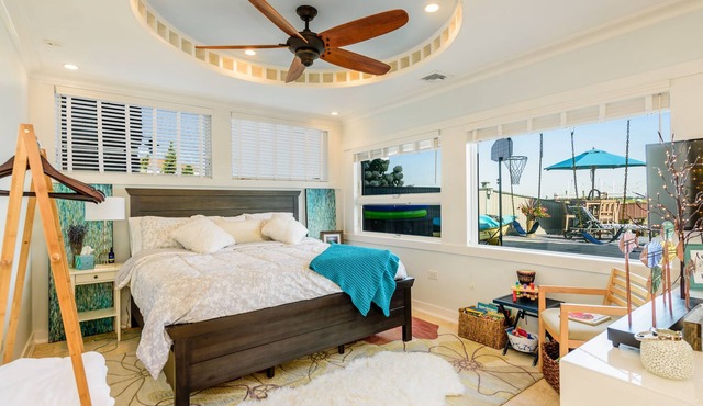 Private, newly renovated, waterfront studio walking distance to the beach!