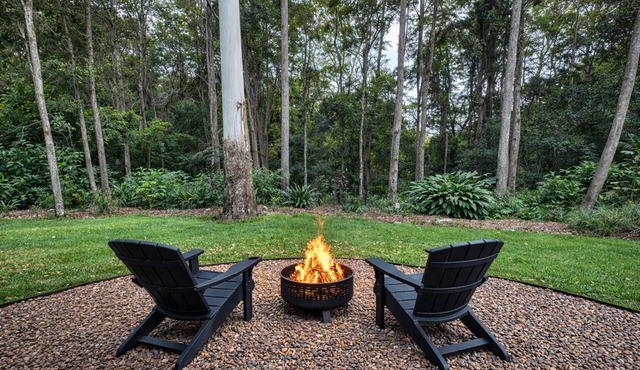 Private Noosa Hinterland Retreat with Outdoor Shower & Deck