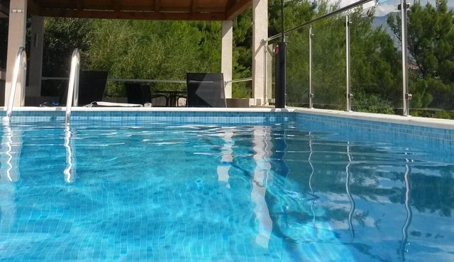 Private oasis for up to 6 adults with swimming pool, sea view & 2 beaches nearby