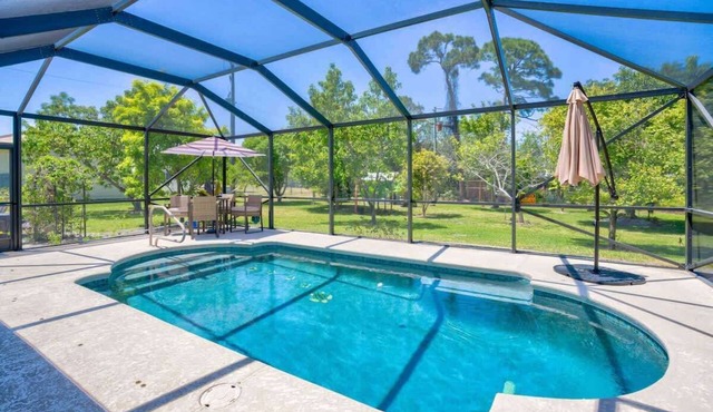 Private Oasis *heated pool and yard.