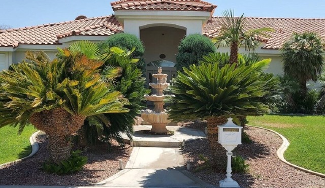 PRIVATE OASIS-MONTHLY RENTAL/POOL/SPA/GOLF/WIFI/PARKING/REVIEWS!