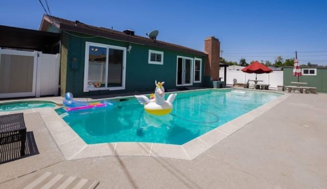 Private oasis near downtown with heated pool and spa
