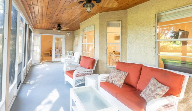 Private Oasis Near Everything-Netflix Wifi Coffee Included