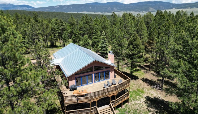 Private Oasis on 15 Acres, Gas Firepit, Large Decks, Private Feel, EV/RV Hookups