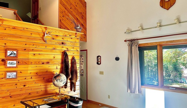 Private Oasis on 5.4 acres: 100ft driveway, Self check- in. Near Shops & Eats