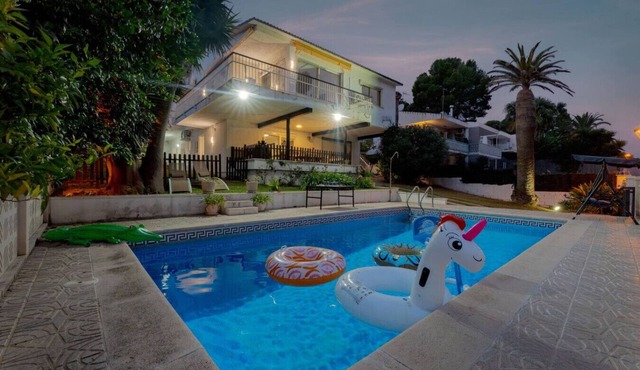 Private Oasis · Pool · Beach BBQ · Golf & Hoops