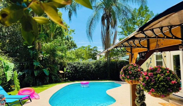 Private Oasis: Pool & Garden Paradise, Grill & Coffee