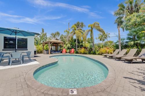 Private Oasis w/Heated Pool(Complimentary) - Wilton Dr & Beach