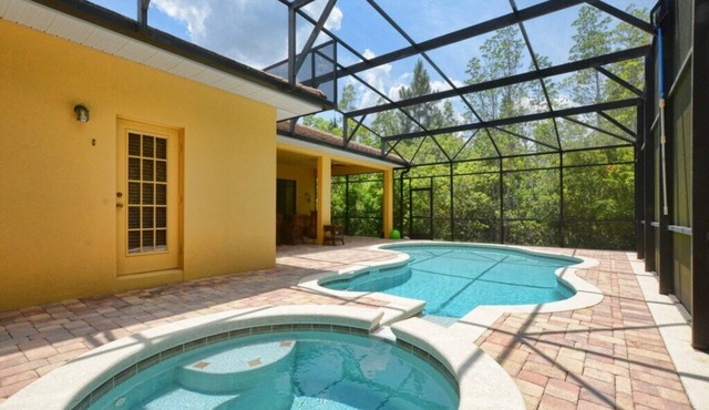 Private Oasis w/Pool & Spa, Great Location, Pool Table, Free Wifi, Close to Restaurants, Shopping and Theme Parks!