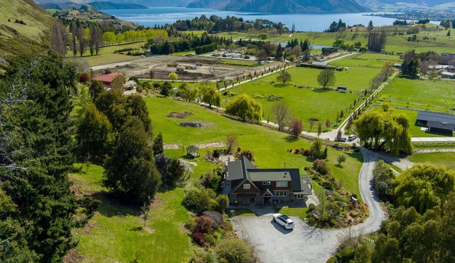 Private Oasis with extensive mountain and lake views, 3 minutes to town.