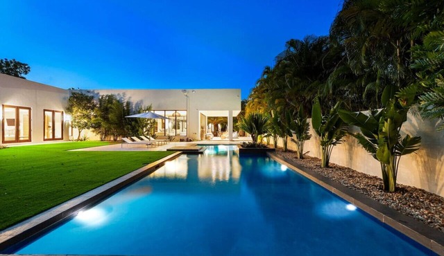 Private Oasis with Pool sleeps 12, Brand new !