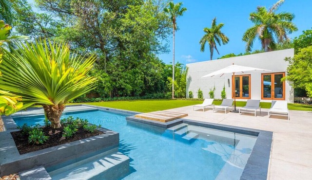 Private Oasis with Pool sleeps 12, Brand new !