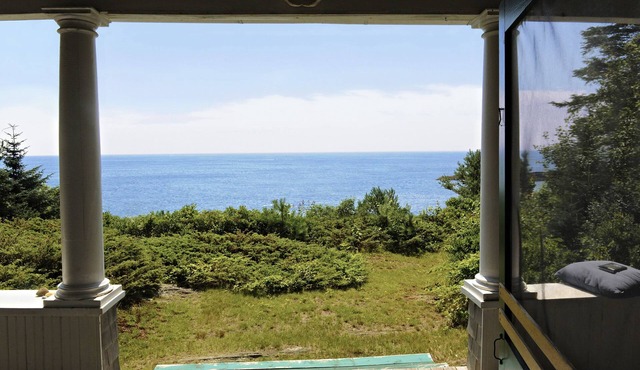 PRIVATE OCEANFRONT RETREAT - enjoy the peace and quiet of an historic Maine home