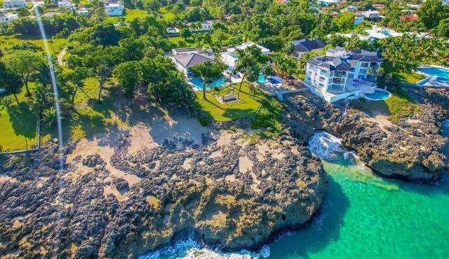 PRIVATE OCEANFRONT VILLA - Fully Loaded! - Mara Fiesta - NEW Listing