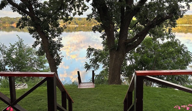 Private Okoboji Lakefront House with beautiful views - Newly remodeled