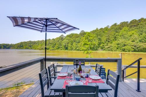 Private On-Site Boat Dock Cabin on Lake Jordan