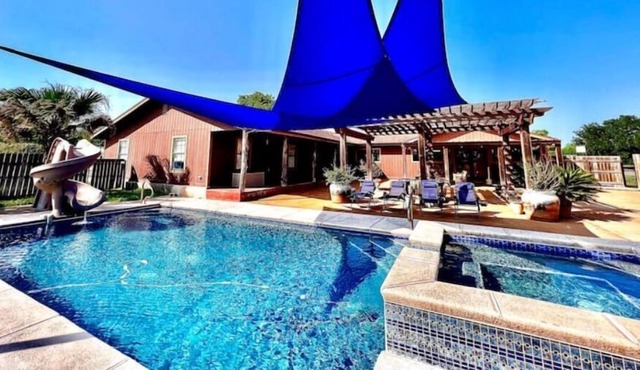 Private one-acre Oasis Pool Resort - near Corpus Christi Lake