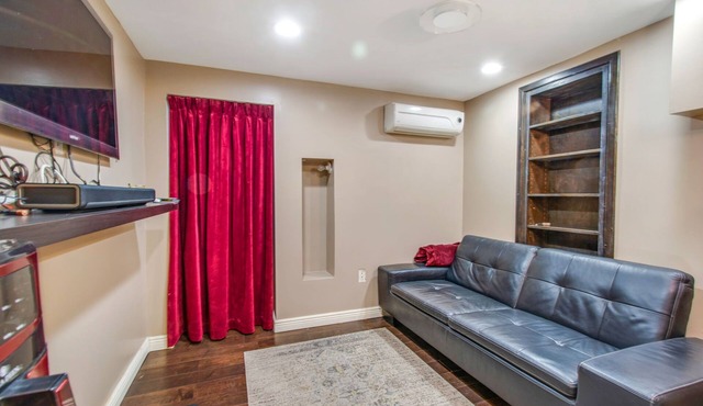 Private one bedroom ADU -Separate Entry - View Park