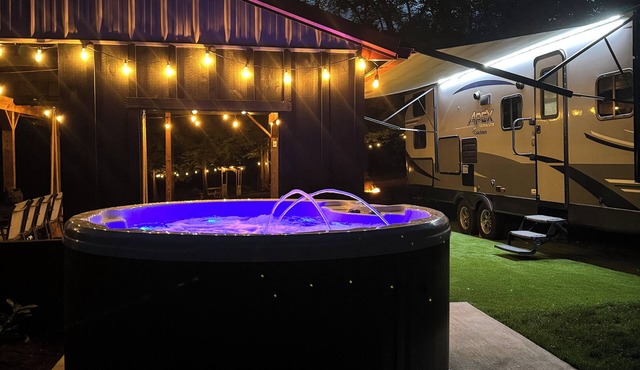 Private one-of-a-kind Camping experience! Hot Tub!