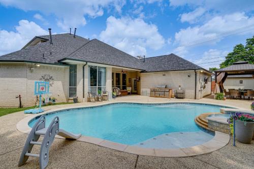 Private Outdoor Oasis! Luxe Bedford Getaway w/Gym