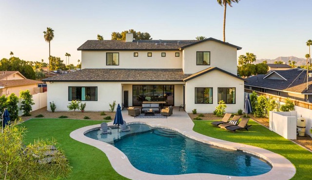 Private Outdoor Pool-Gourmet Kitchen-Arcade Game Room