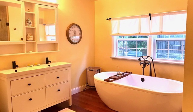 Private owners suite with your own entrance, kitchen, luxurious bath/living room