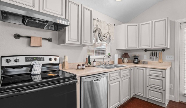 Private Ozarks Escape Creekside Comfort Near Thunder Ridge