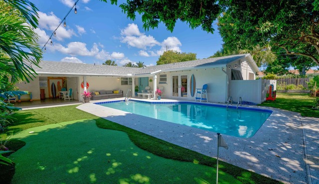 Private Palm Beach Pool Home Putting Green near BEACH Restaurants